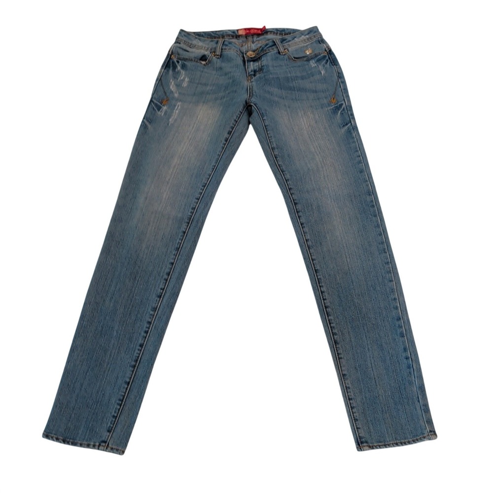 Apple Bottoms Women's Vintage Y2K Tapered Leg Embroidered Apple Pocket Jeans 7/8